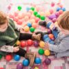 Enfants de différents âges jouant ensemble - Baby Music