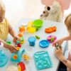 Enfant jouant avec des jouets qui stimulent l'imagination - Baby Music